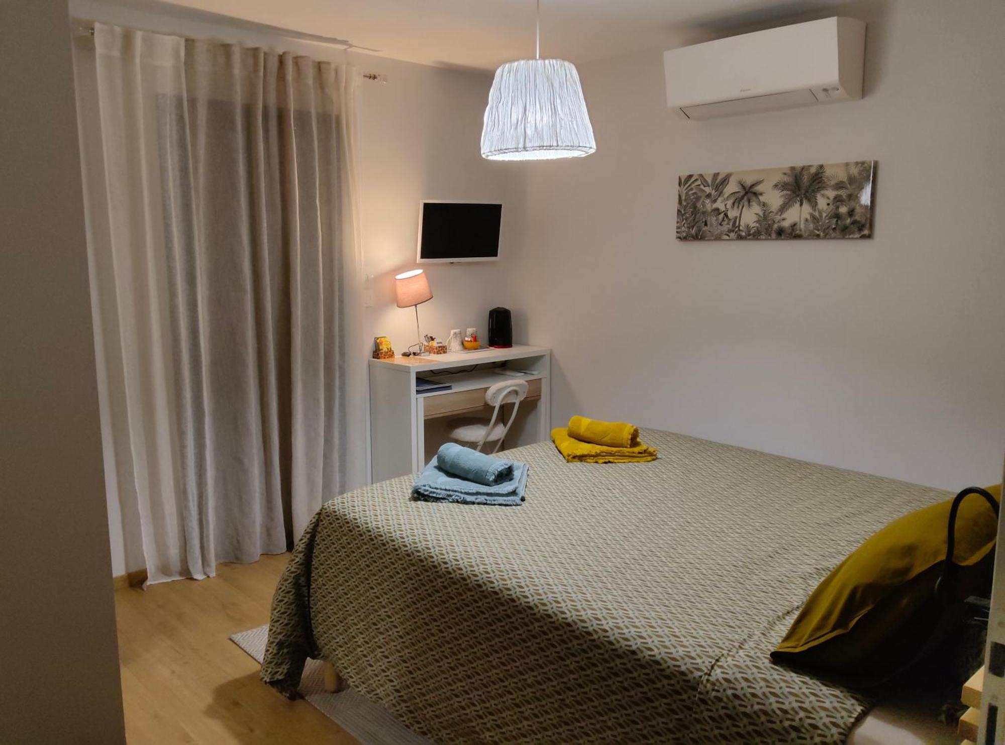 Du Cote De Chez Paule, Chambre Avec Entree Independante Et Salle D'Eau Privative Séméac Екстериор снимка